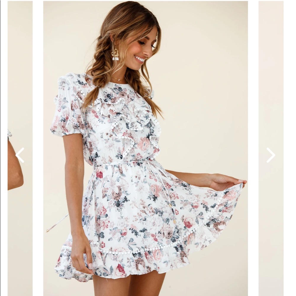 NEW Selfie Leslie FINDERS KEEPERS RUFFLE TRIM LACE-UP BACK DRESS FLORAL White